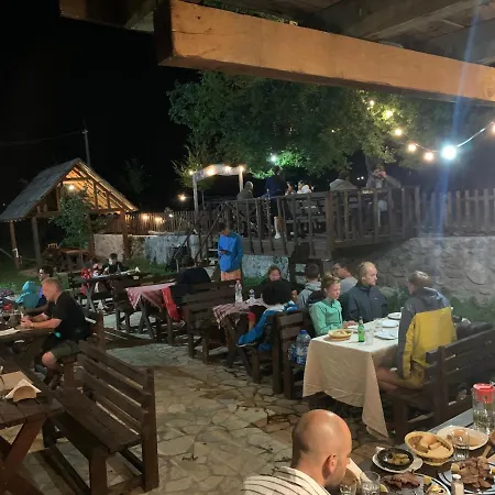 Πανσιόν Shpella Theth