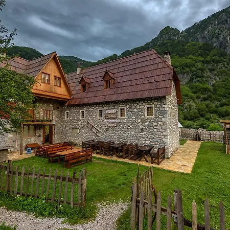 Guest house Shpella Theth