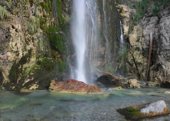 Shpella Maison d'hôtes *