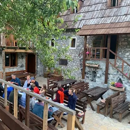 Shpella Guest house *