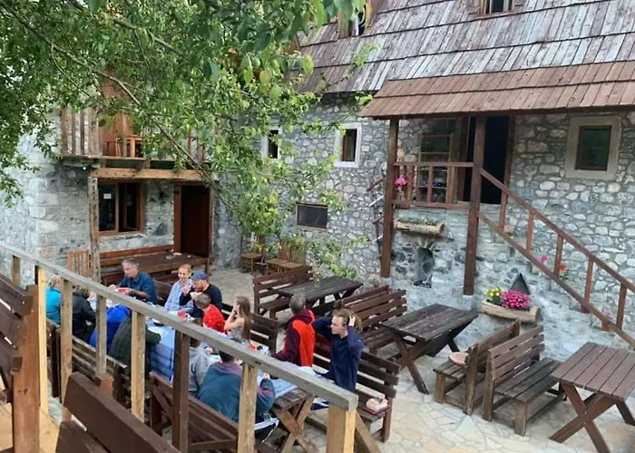 Shpella Guest house *